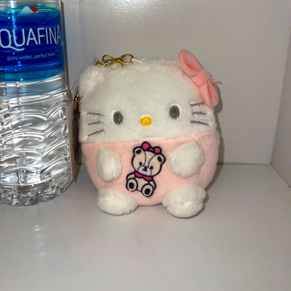 Super adorable hello kitty keychain/coin pouch